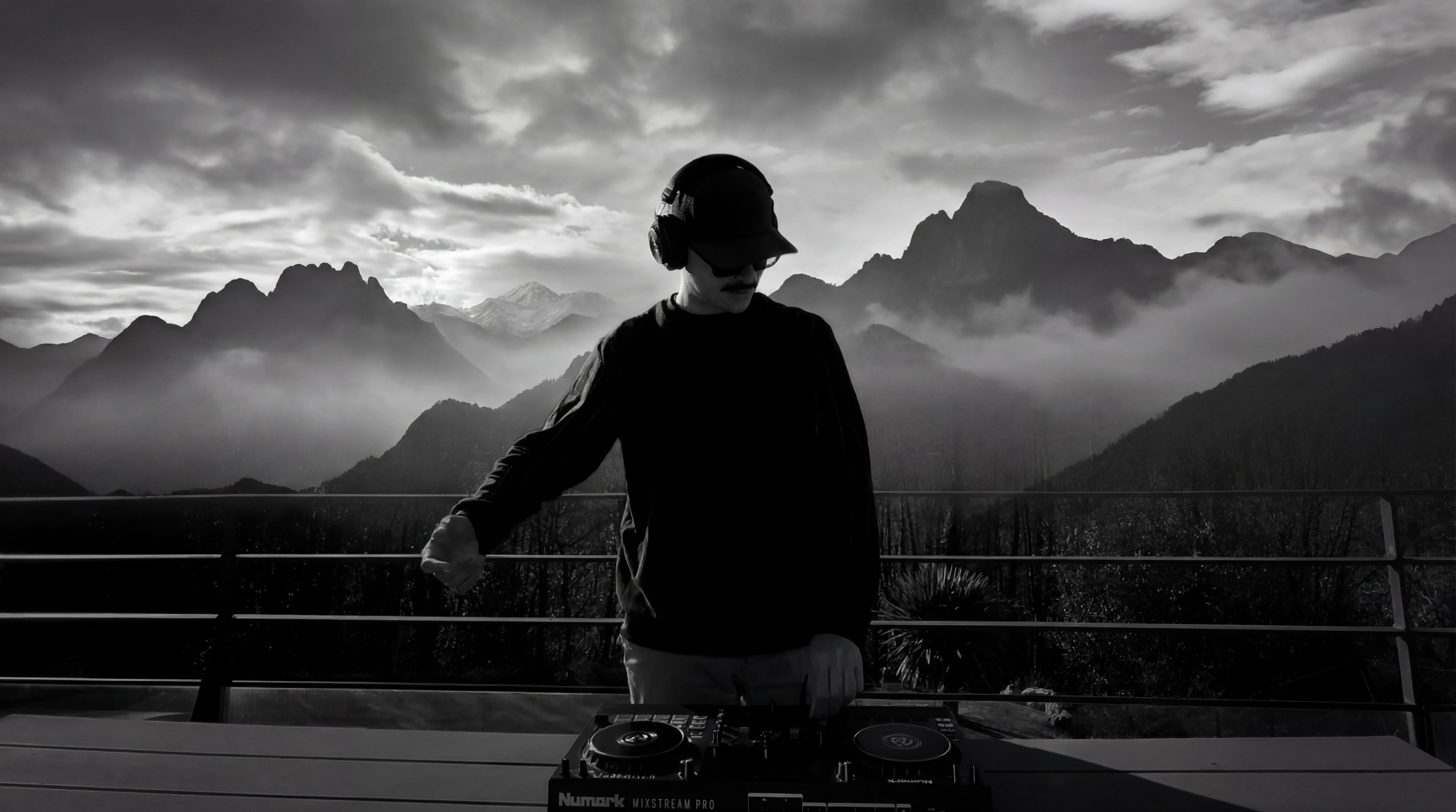 WAWAN aux platines sommet montagne